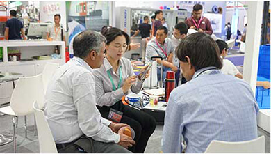 350vip浦京集团署理商展会洽谈实拍图